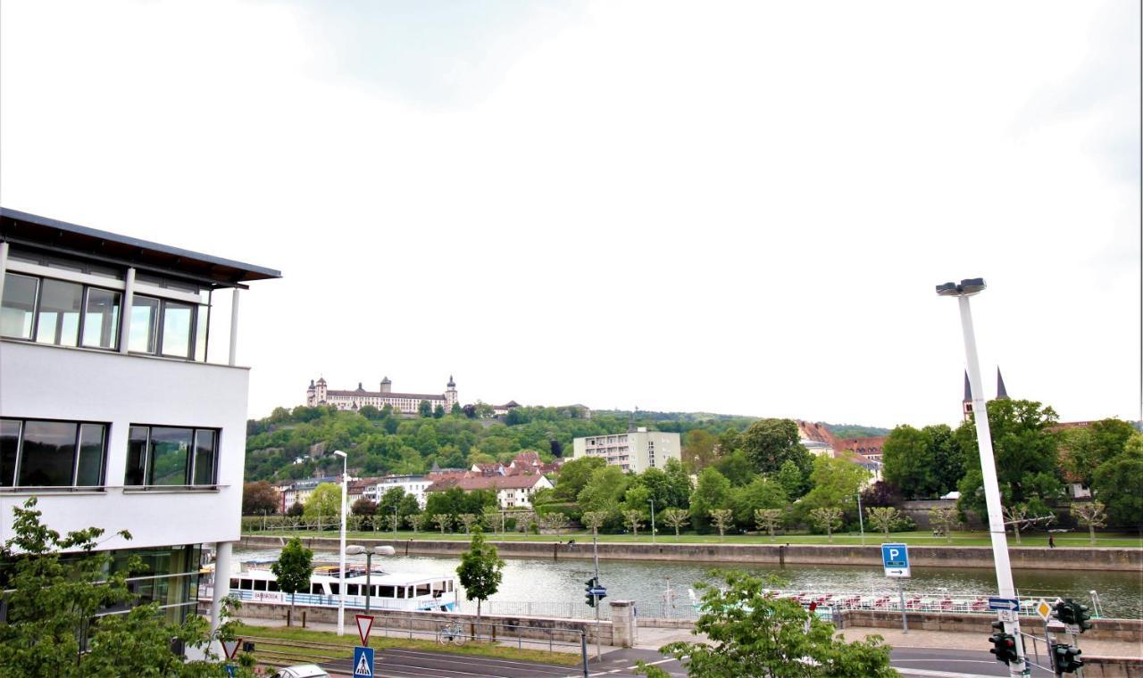 Luxury City Apartment - View Of River And Castle Wurtzburgo Exterior foto